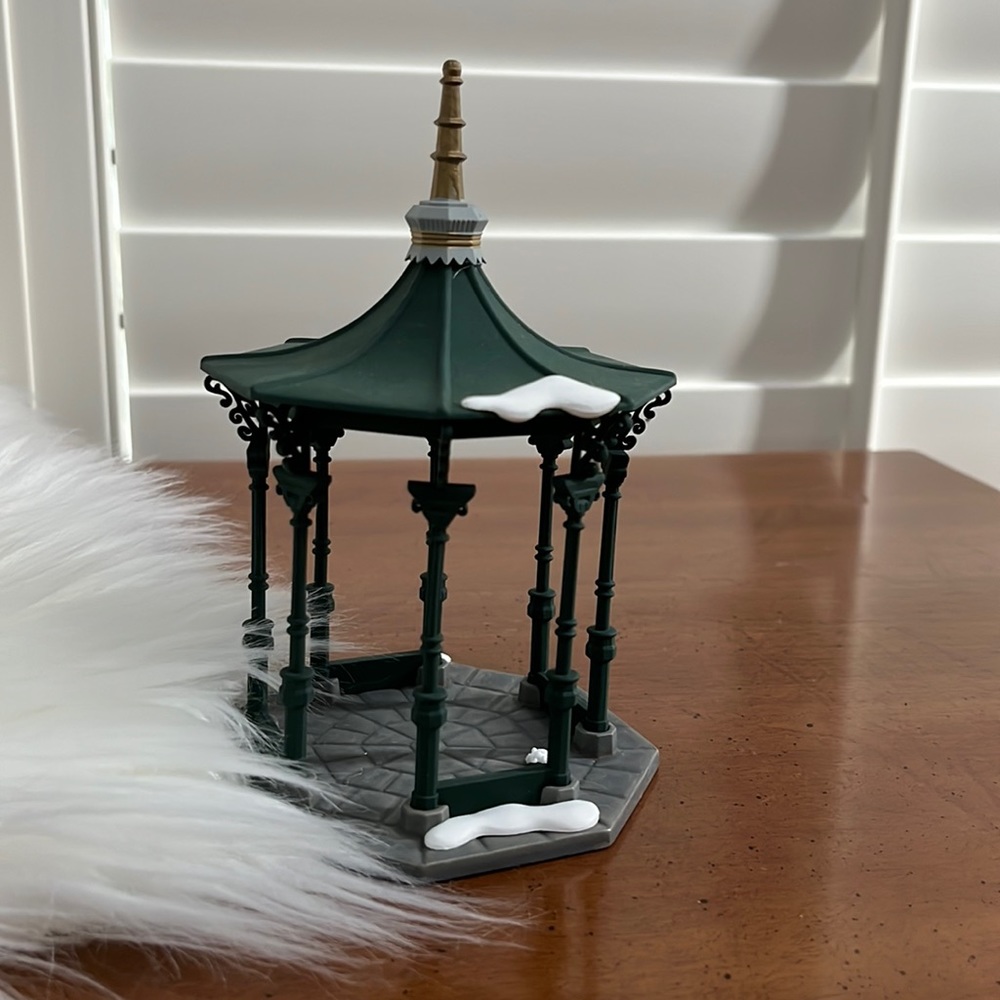Christmas Village Town Square Gazebo Dept. 56